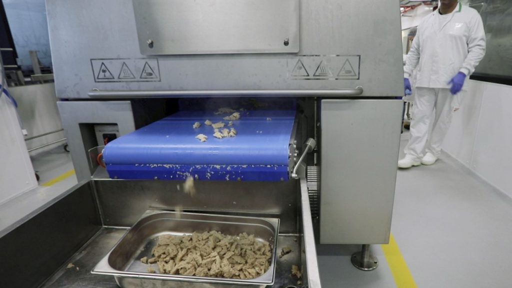 Coalition puts fake meat on ministers’ menu, and sinks in teeth