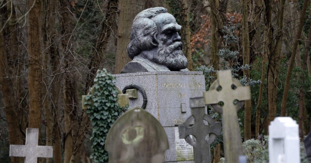 London’s Highgate Cemetery Is Nearly Full. Can It Reuse Old Graves?
