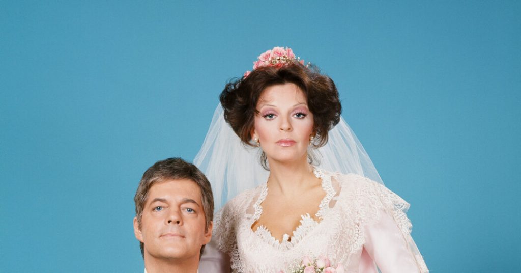 Bill Hayes, Enduring Soap Star With a ‘Davy Crockett’ Hit, Is Dead at 98