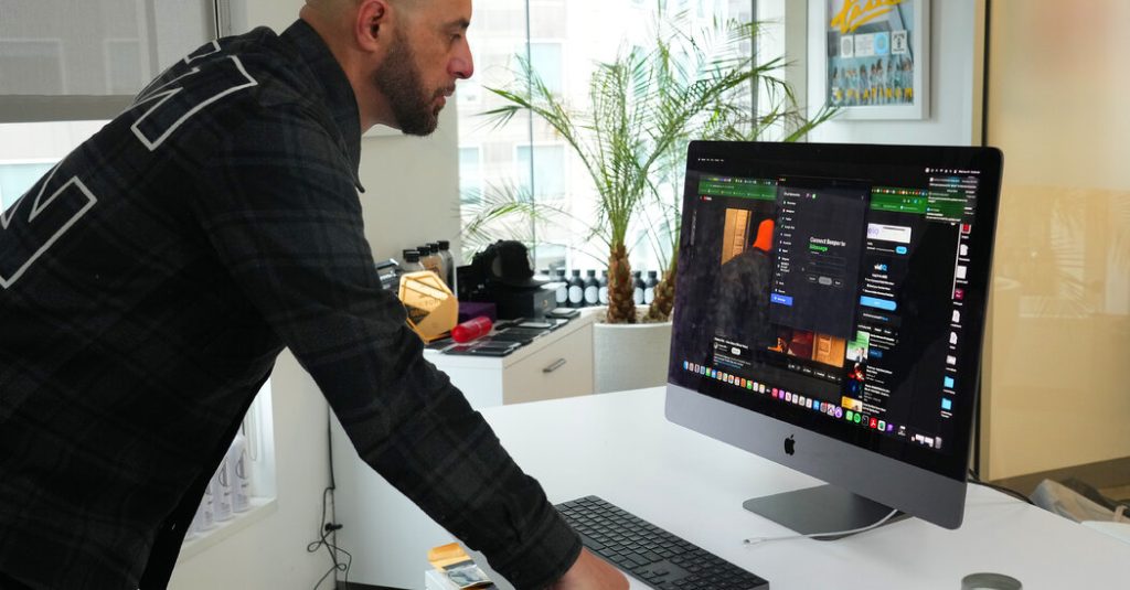 Apple Takes Messaging Crackdown to Customers’ Macs