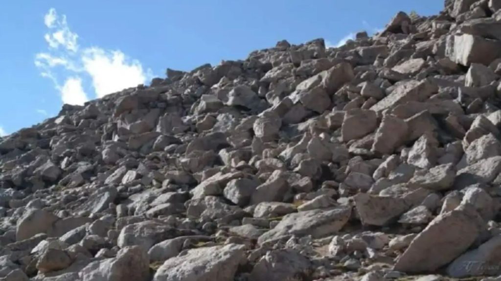 Everyone can see the rocks – but you are in the top 1% if you can spot the sneaky goat in 13 seconds
