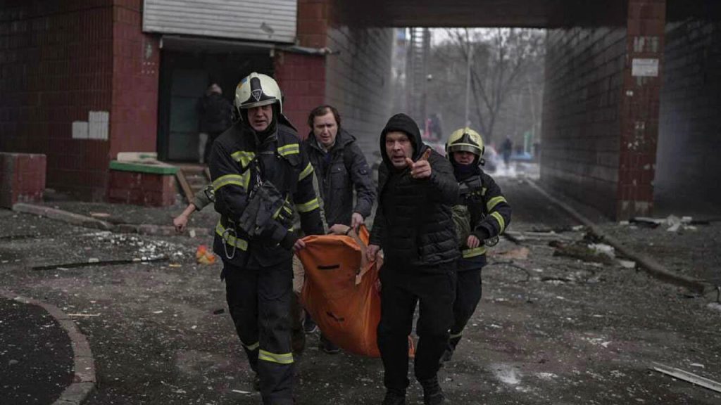 Russian air strikes target Kyiv and other Ukrainian cities, killing at least five