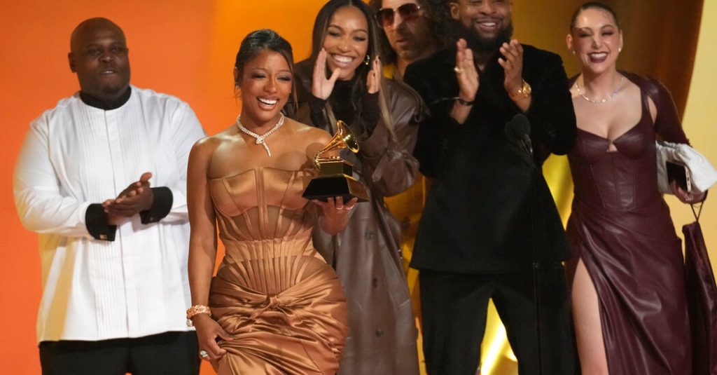 Victoria Monét Wins Grammy for Best New Artist