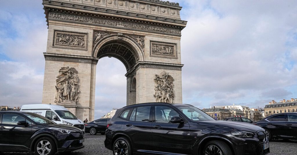 Parisians Vote to Triple Parking Fees for Some S.U.V.s