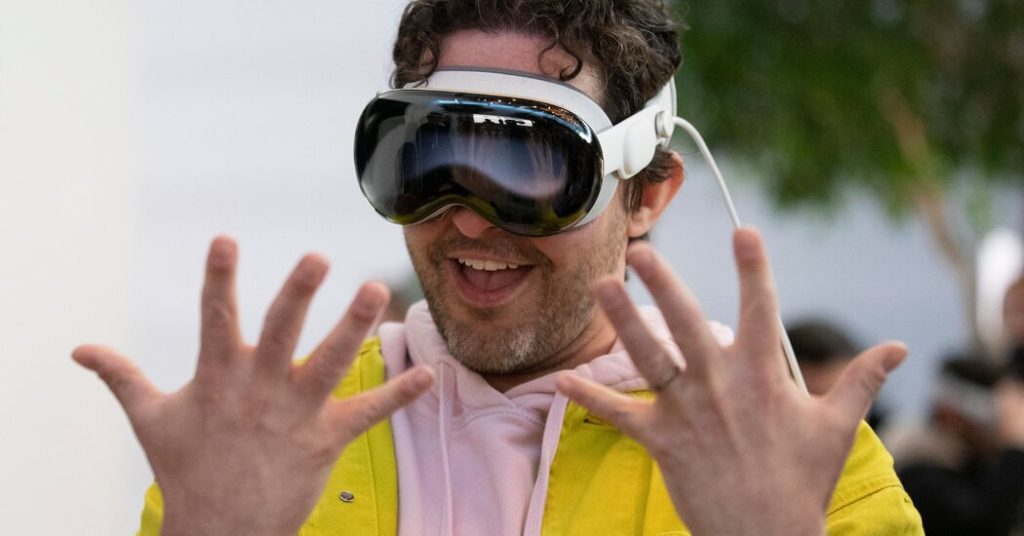 Vision Pro Goggles Aren’t Safe While Driving a Tesla, U.S. Says