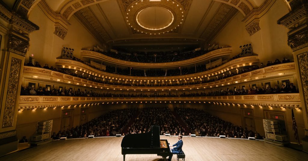 Review: Vikingur Olafsson’s ‘Goldbergs’ Mesmerize Carnegie Hall