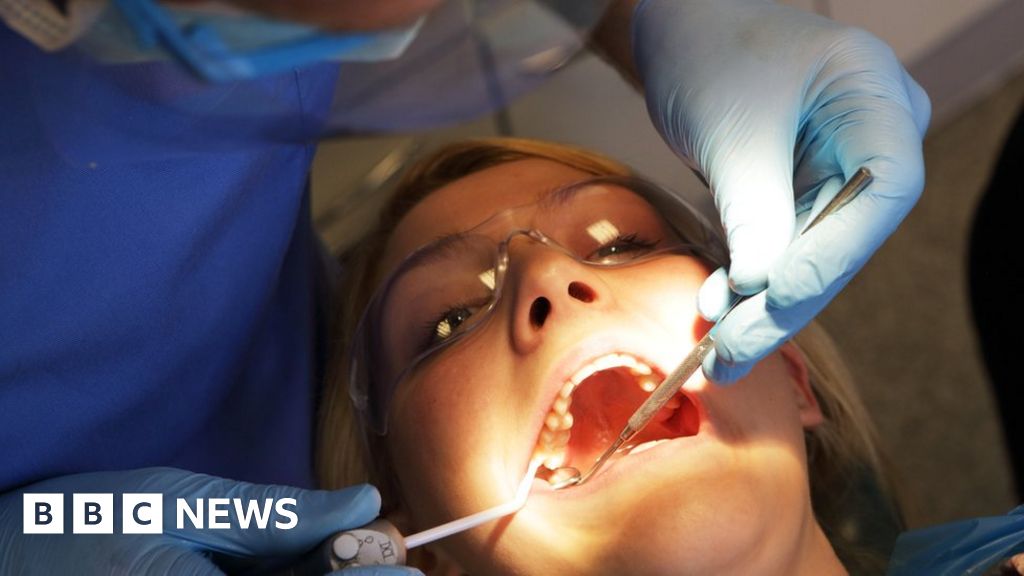 Dentists to get £20k bonus to treat most in need
