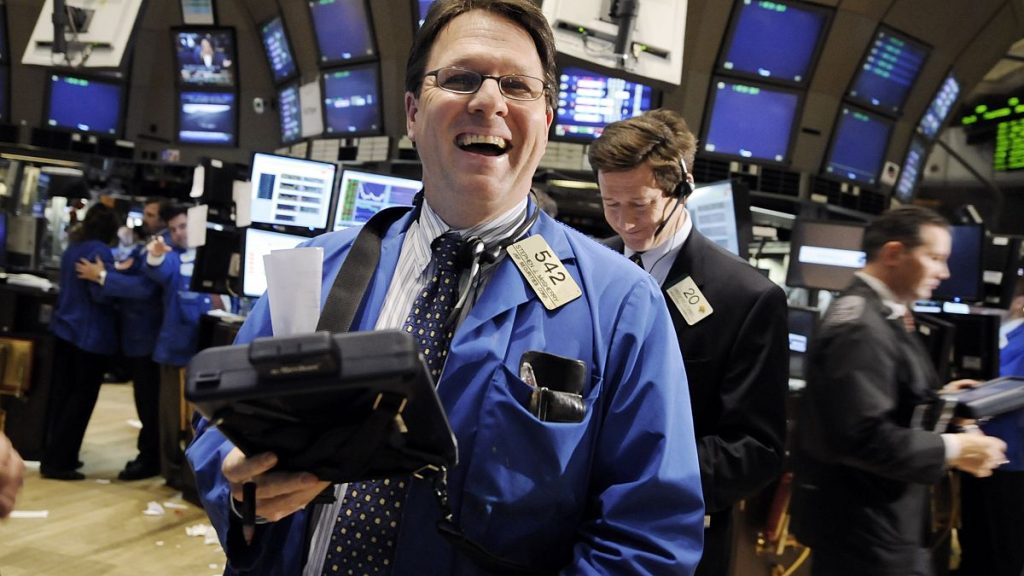 European shares rise as S&P 500 flirts with record high as earnings thrill