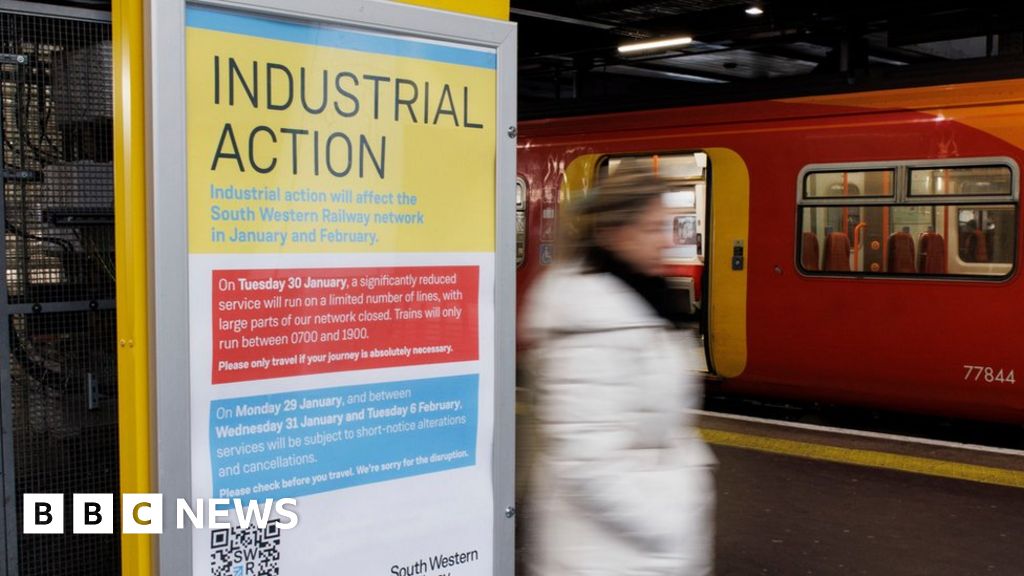 Rishi Sunak disappointed new rail strike law not used, says No 10