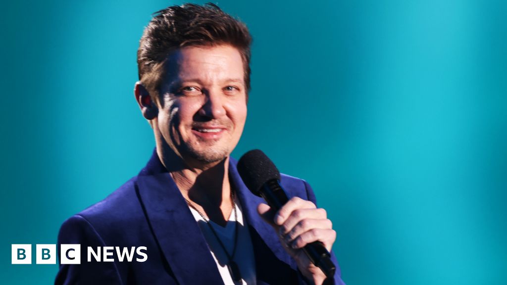 Renner returns to the stage at US awards ceremony