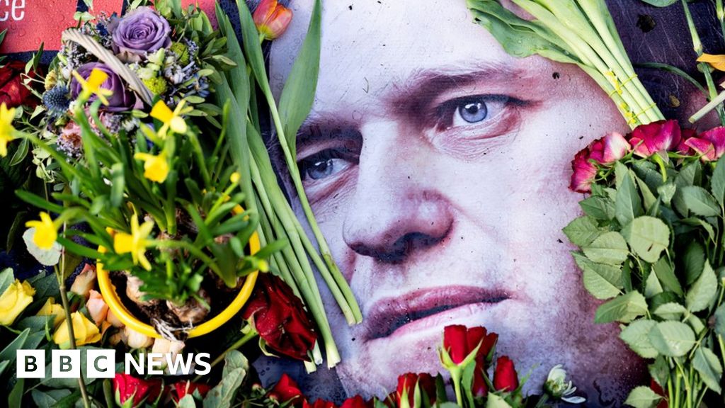 Navalny's body 'to be held for two weeks'