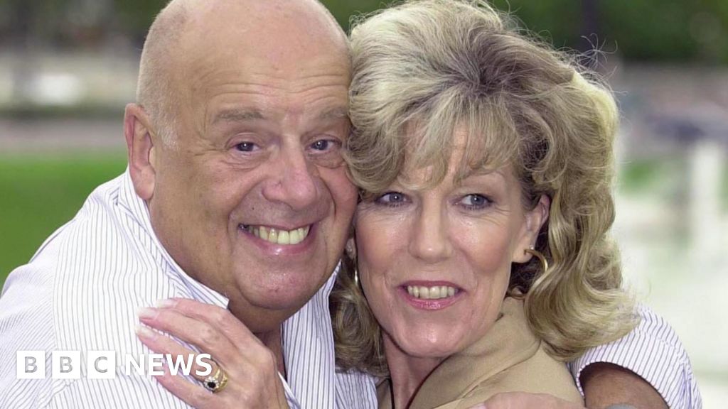 Coronation Street actor John Savident dies aged 86