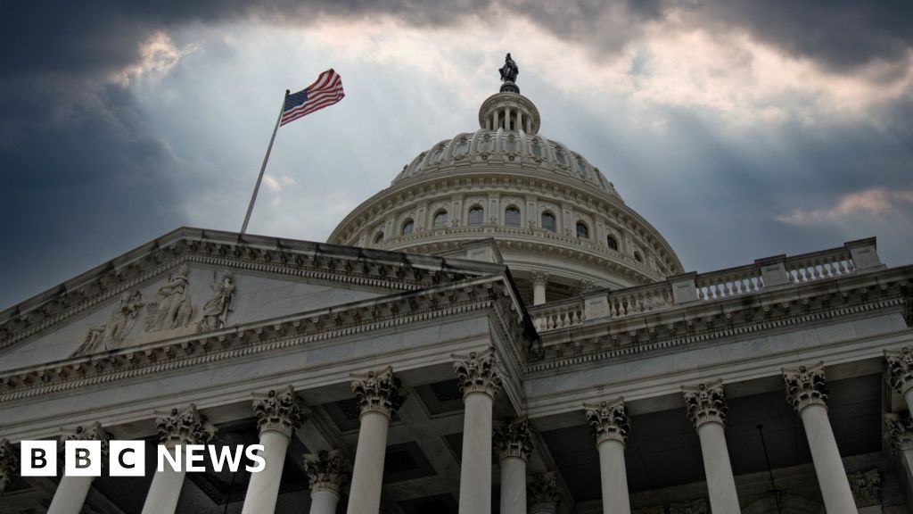 US lawmakers reach deal to avert government shutdown
