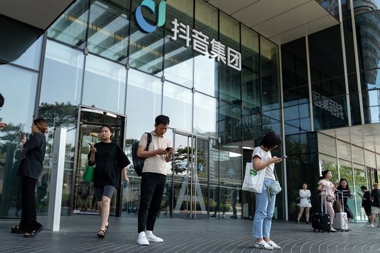 Top U.S. Venture Firms Funded Blacklisted Chinese Companies, House Committee Says