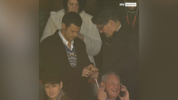 Harry Styles shares mints with Mick Harford at Luton Town v Man United | Sport