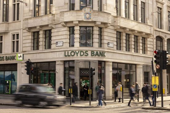 Lloyds Banking To Start Buyback After Profit Beat