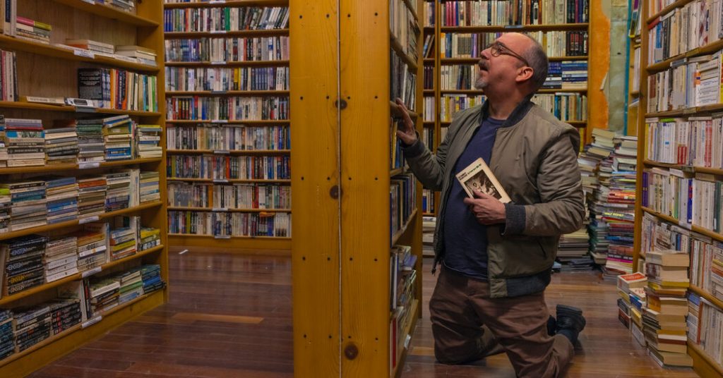 Cold Plunges and Cuddling With Cats: Photographing the ‘Great Performers’