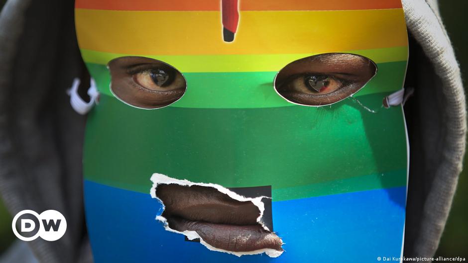 LGBTQ+ people in fear after passage of new law – DW – 02/29/2024