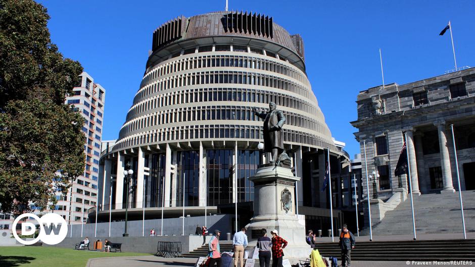 New Zealand lawmaker dies during charity run – DW – 02/21/2024