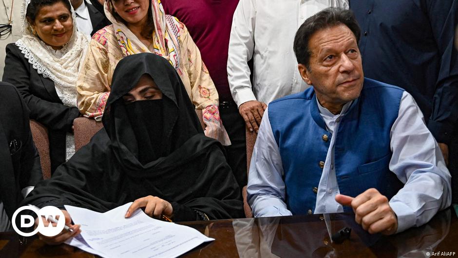 Pakistan ex-PM Khan, wife jailed over ‘unlawful marriage’ – DW – 02/03/2024