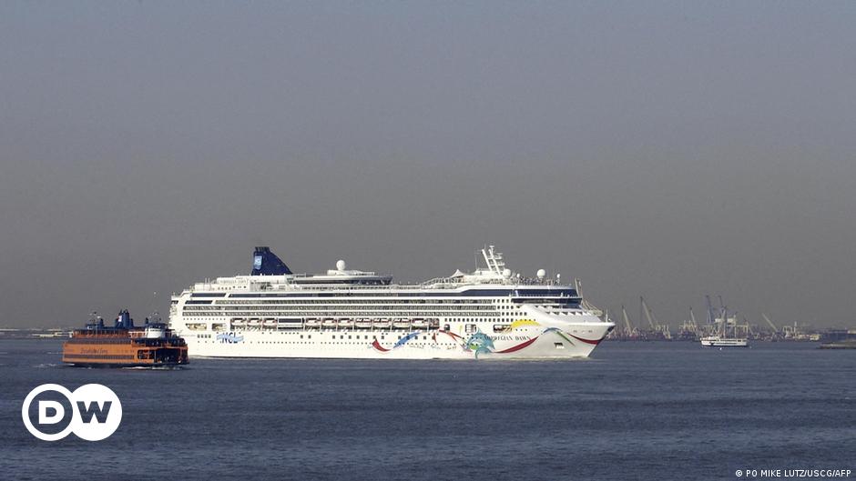 Mauritius lets cruise ship dock after cholera scare – DW – 02/26/2024