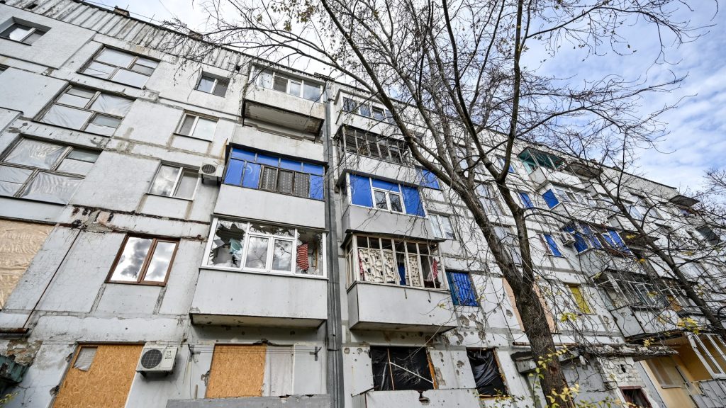 On frontline in Ukrainian town making ‘final stand’ against Putin where bodies lie everywhere & shelling never stops