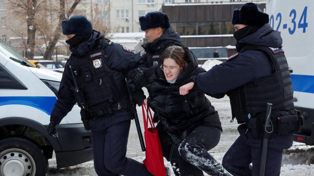 More than 400 detained in Russia while paying tribute to Navalny