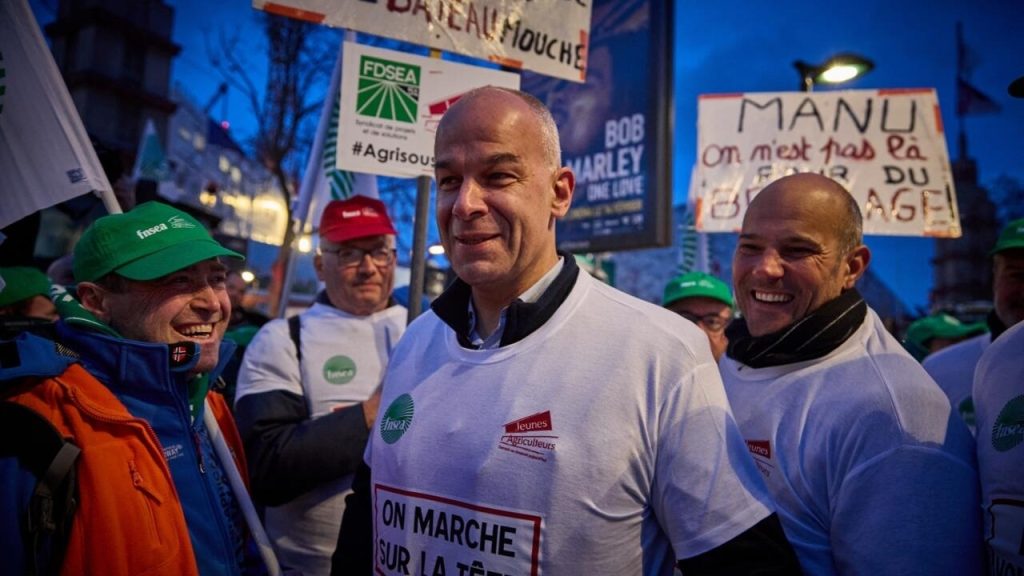 French farmers may stage more protests in coming weeks, union boss says