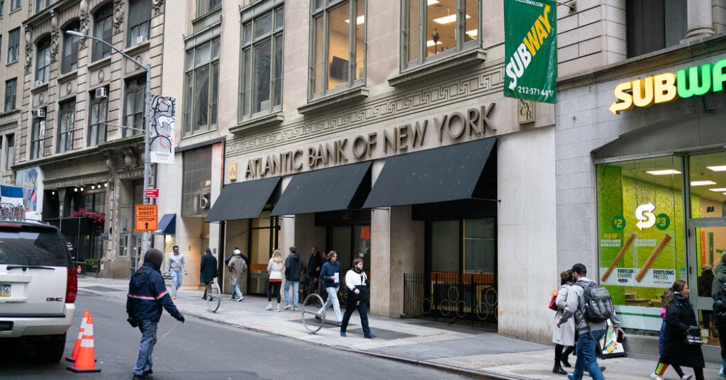 NYCB Shares Slide After Losses Deepen