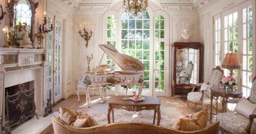 From an Unassuming California Bungalow, She Created a ‘Micro Versailles’