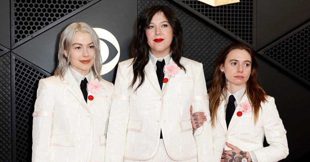 On Oscars Carpet, Red Pins Planned to Call for Cease-Fire in Gaza