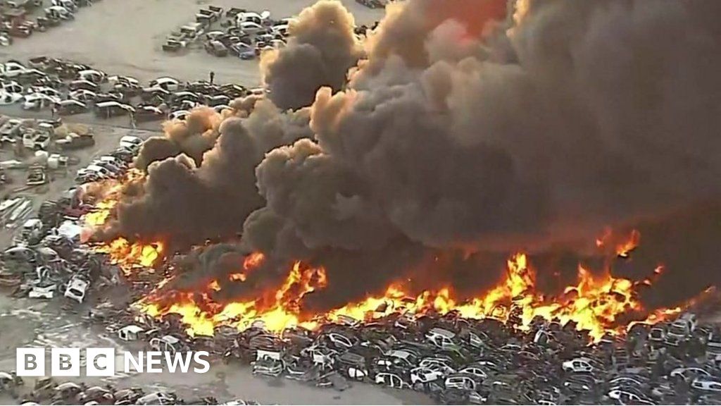 Car junkyard fire in Texas sends huge plume of black smoke into air