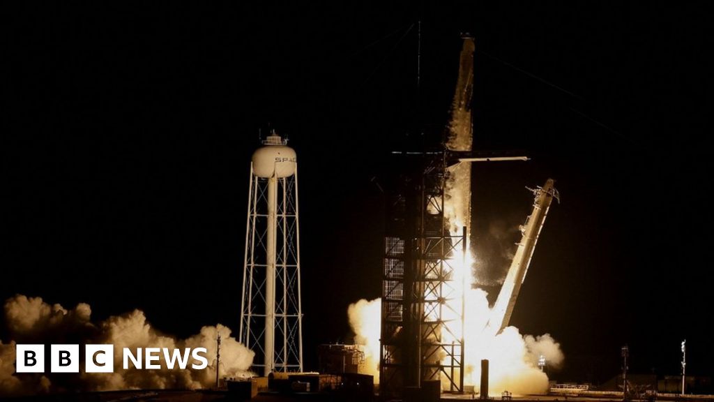 New US-Russian crew heads to space station