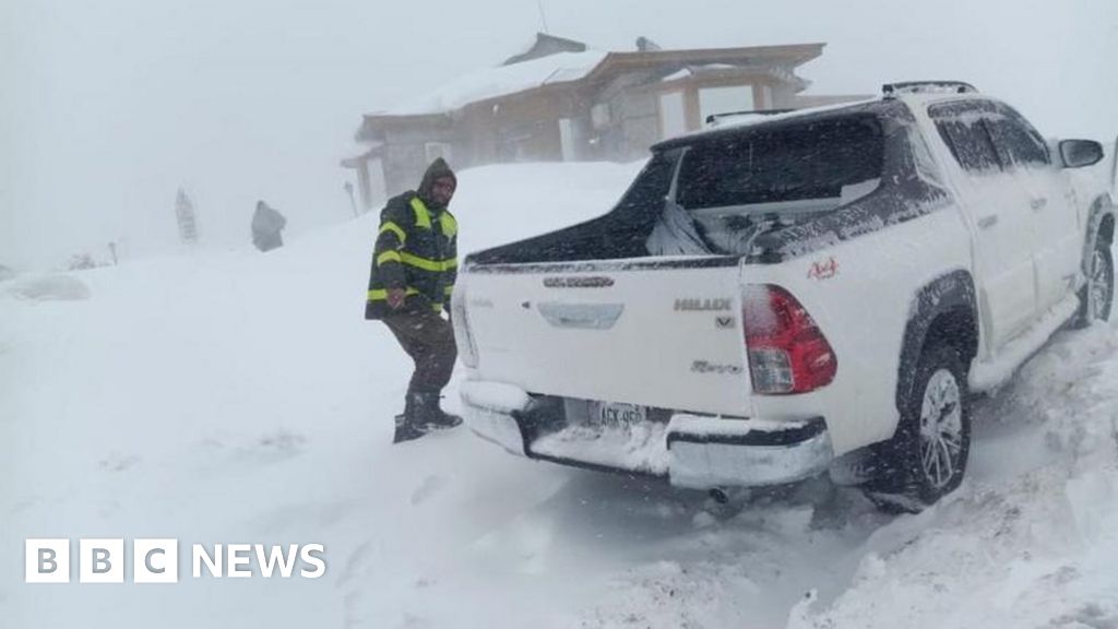 At least 35 die in surprise snowfall in Pakistan