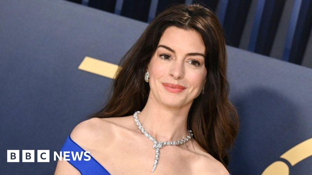 Hathaway had miscarriage while playing pregnant woman