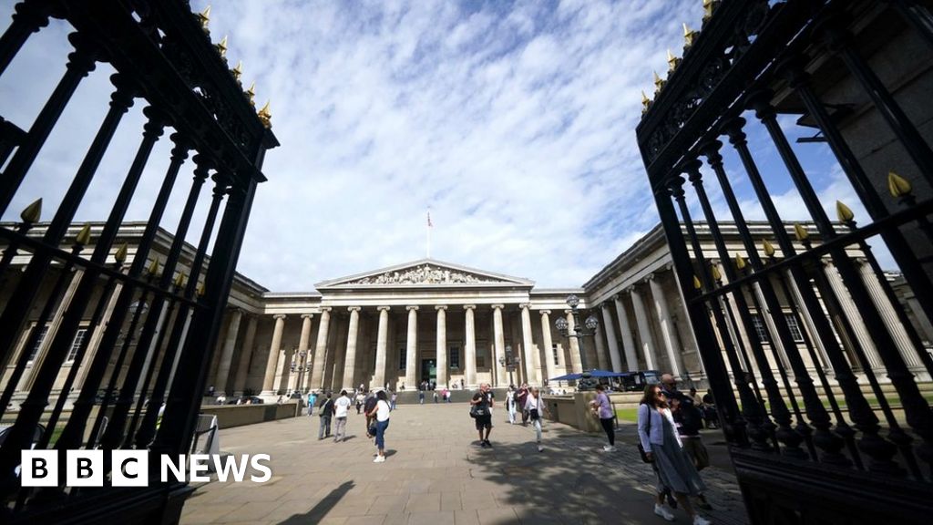 Thief sold stolen gems to at least 45 buyers on eBay, British Museum says