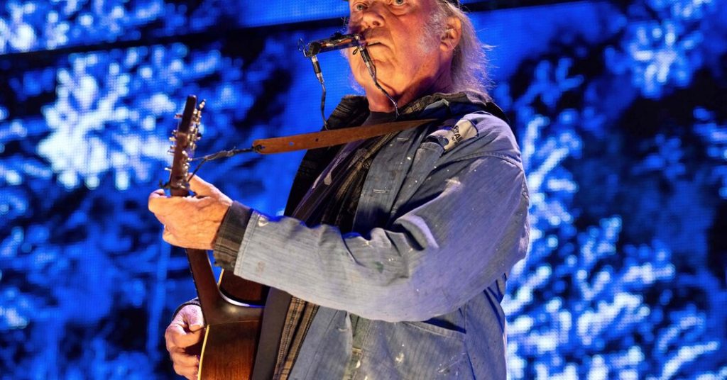 Neil Young Will Return to Spotify, Ending Protest of Joe Rogan
