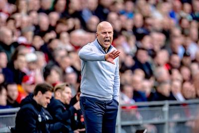 Arne Slaughter knows Feyenoord could forget title: ‘Naive to think PSV would lose four more games than us’