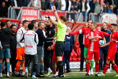 Rijsdijk and Pleguezuelo: from intense clashes to laughs at the special reunion between Sparta and Twente