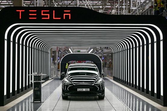 India Tailors Electric-Vehicle Tariff to Lure Tesla