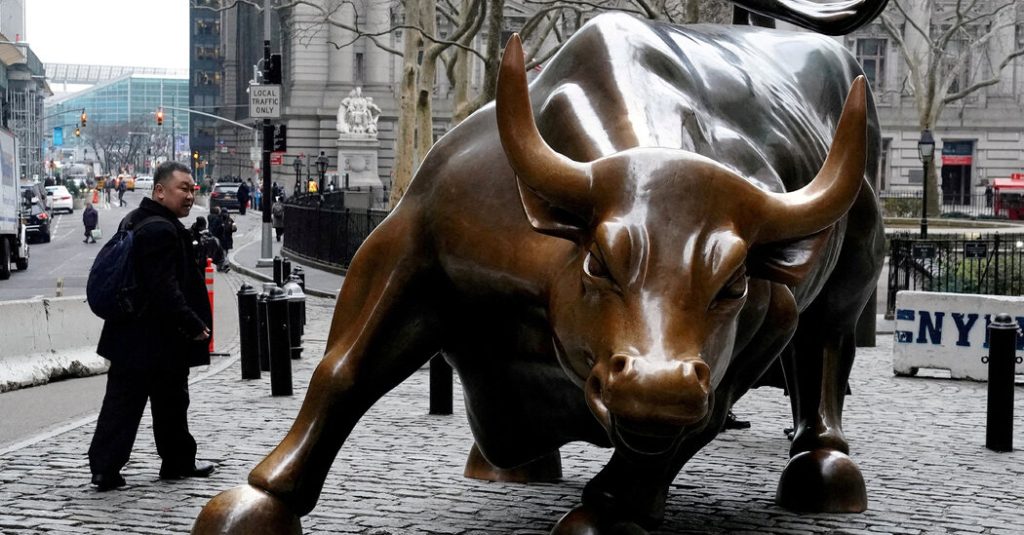 Investors Pour Money Into Wall St. as Stocks Set New Highs