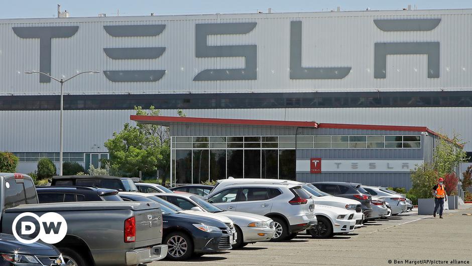 China-based Canadian accused of stealing Tesla secrets – DW – 03/20/2024