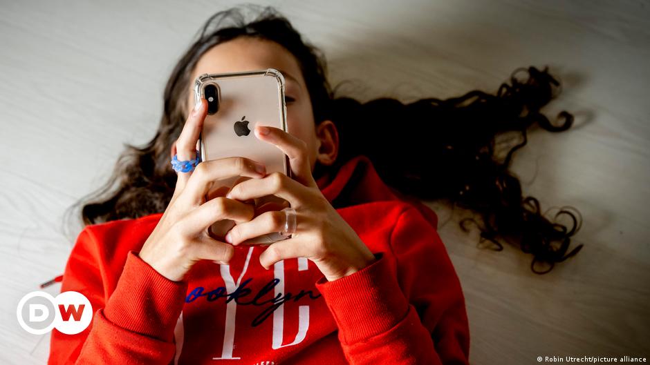 AfD eyes young voters in Germany for EU election boost – DW – 03/03/2024