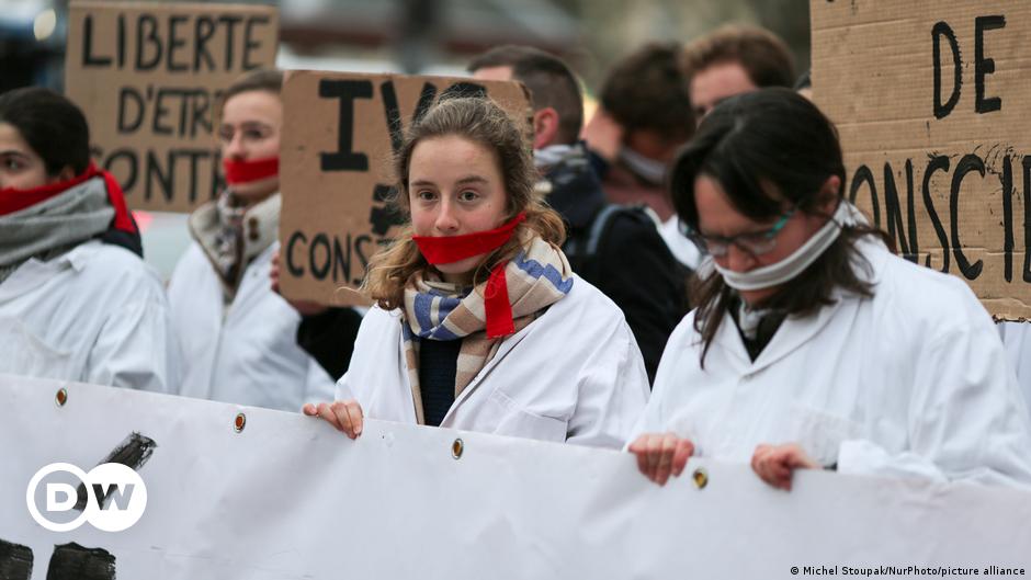 Why France enshrined abortion rights in its constitution – DW – 03/04/2024