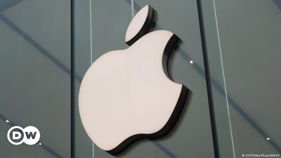EU hits Apple with €1.8 billion antitrust fine – DW – 03/04/2024