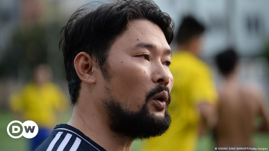 Why is Vietnam suppressing social media influencers? – DW – 03/04/2024