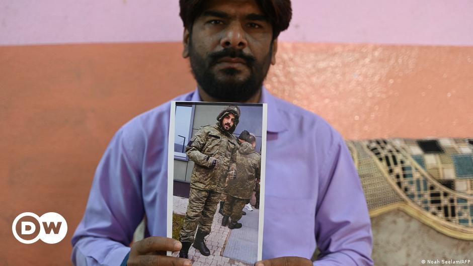 India raids network sending citizens to fight for Russia – DW – 03/08/2024