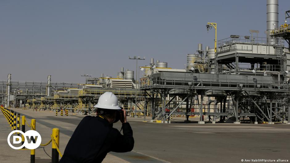 Saudi oil giant Aramco’s profits dip after record 2022 – DW – 03/10/2024