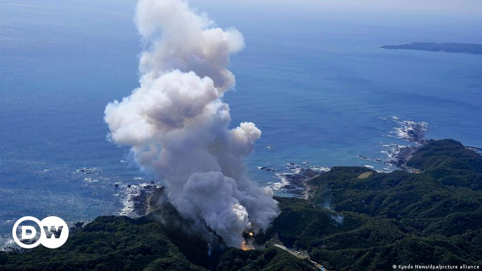 Japan’s first private rocket explodes after launch – DW – 03/13/2024