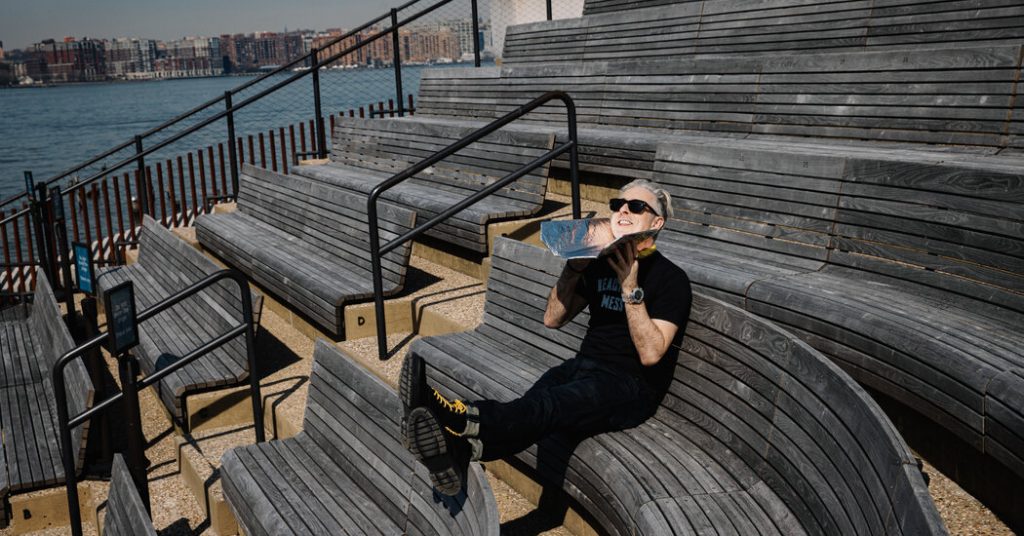 Alan Cumming’s Outsider Cabaret – The New York Times